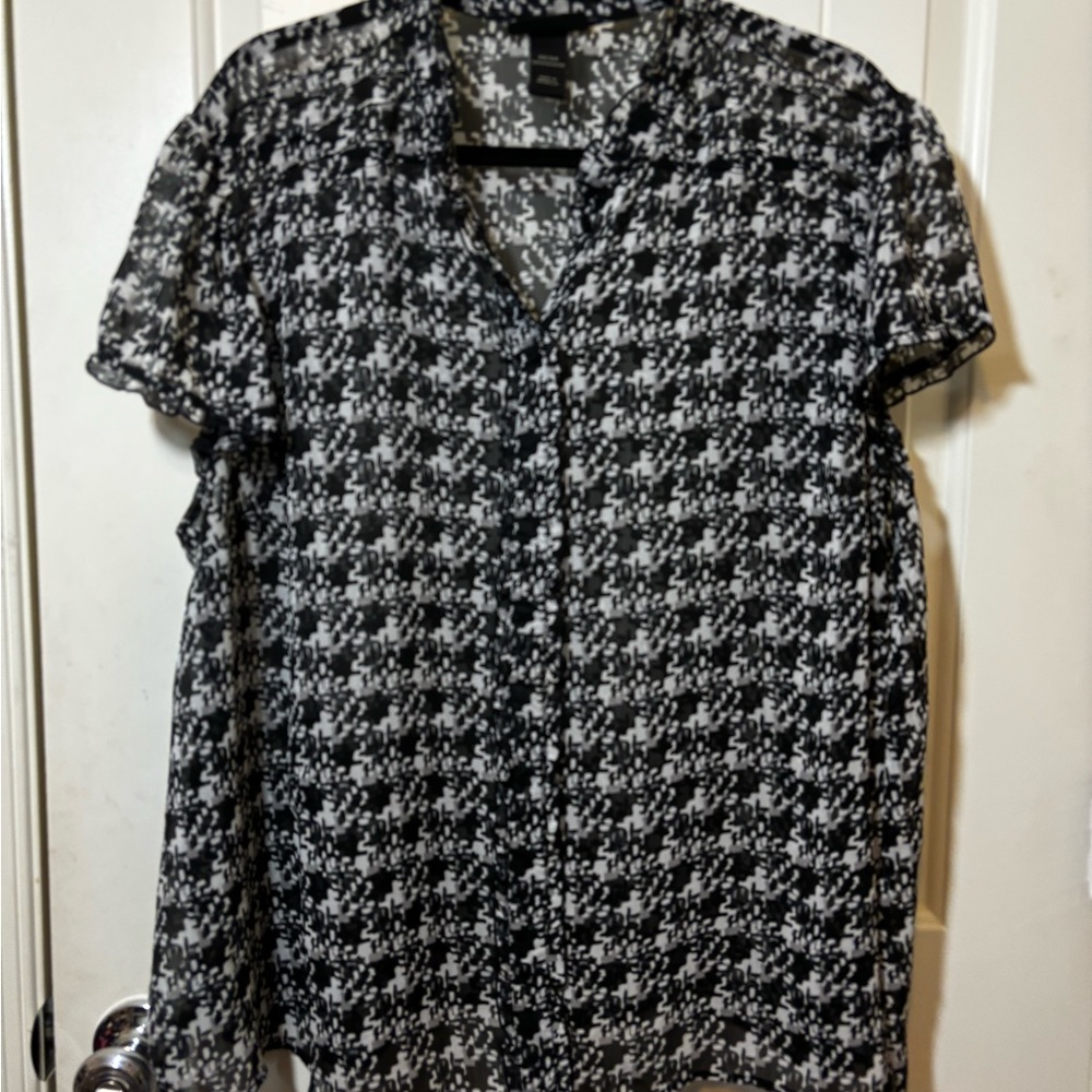 Lane Bryant Top size 22/24 Black White Sheer Houndstooth Print D2